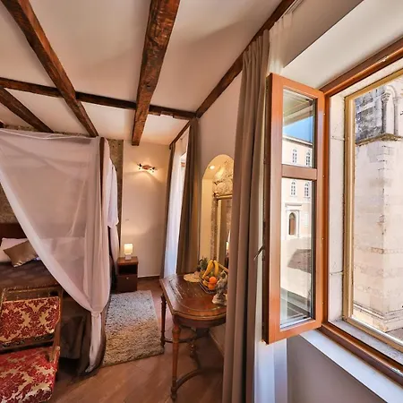 럭셔리 룸스 콘테사 비탈리 4*