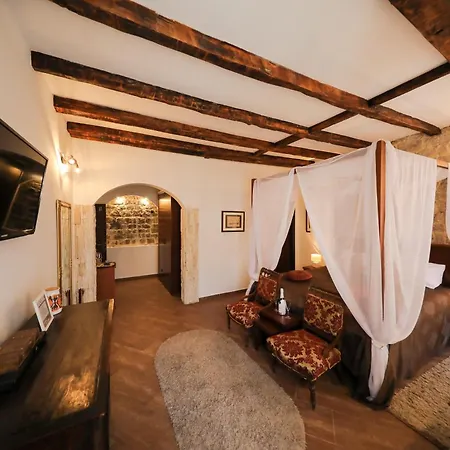 Luxury Contessa Vitali Konukevi