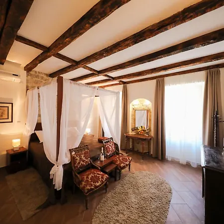 Luxury Contessa Vitali