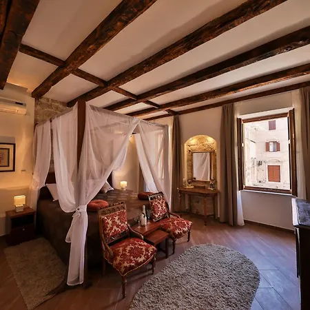 Luxury Contessa Vitali Konukevi