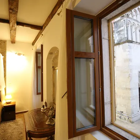 럭셔리 룸스 콘테사 비탈리 자다르